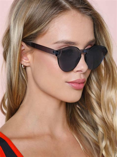 flat lens sunglasses for women.